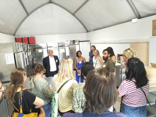 Visite des équipes de la DRH et de la Dir. de l’Activité sur plusieurs dispositifs parisiens ce mardi 09/07. Les collègues du siège ont pu découvrir un site mixte RS/CHU dans le 17e puis le CAES du 19e. La Direction de Paris était ravie de les recevoir et de leur présenter l’activité !